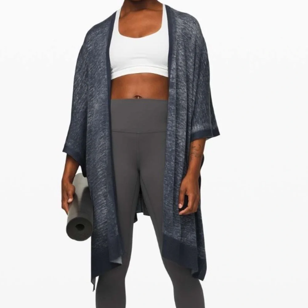 Lululemon Throw It On Wrap One Size Shadow Blue / Almost Blue Cashmere Blend EUC